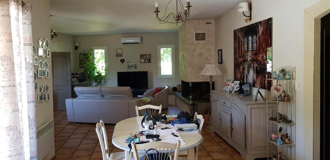 Bed and Breakfast Fenetre Sur Les Alpilles Saint-Martin-de-Crau Exterior foto